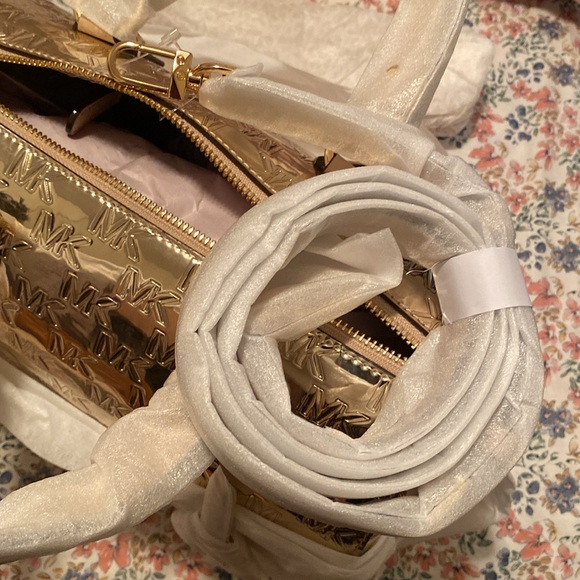 NWT Michael Kord Metallic Satchel
Gold
Never Used - Picture 5 of 9